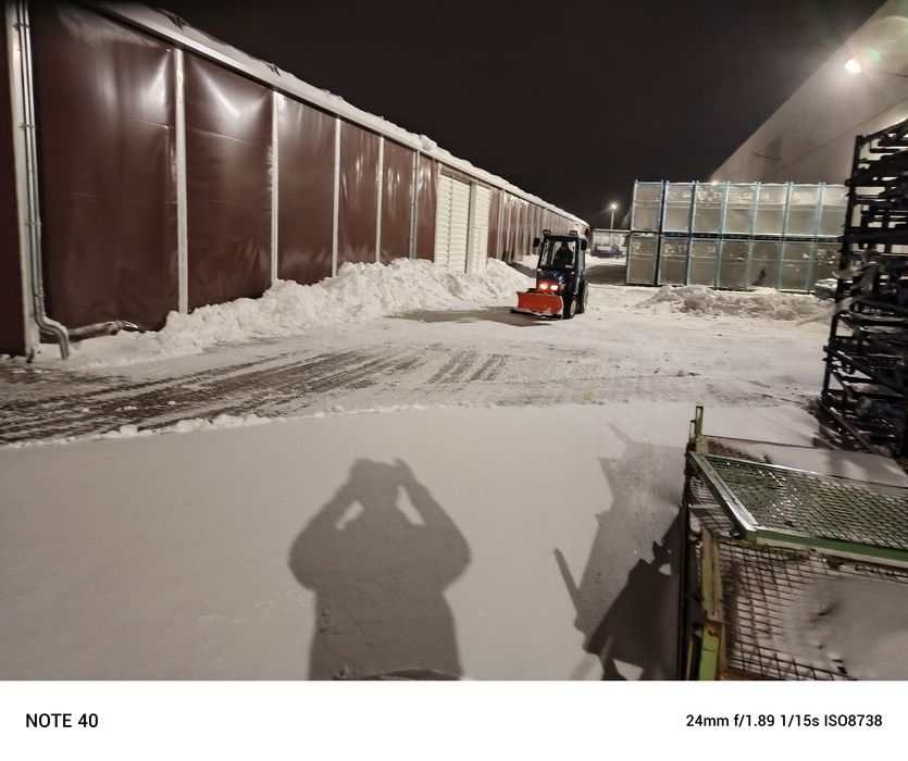 Odśnieżanie  dachów, parkingów