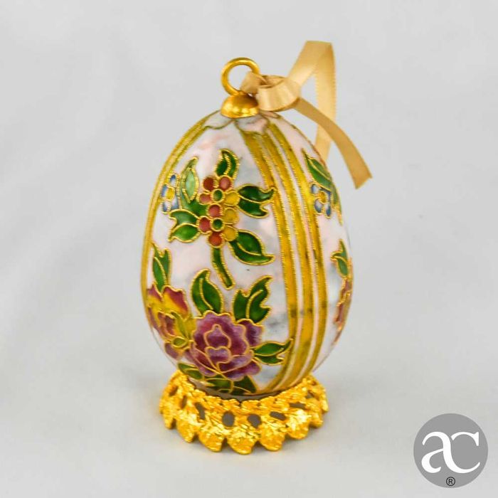 Ovo de pendurar em cloisonné, China, com base em metal dourado