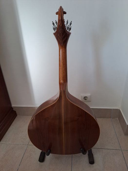 Guitarra portuguesa electrificada