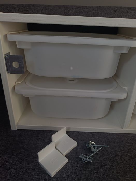 Ikea Trofast szafka ścienna plus Ikea Lack dwa stoliki