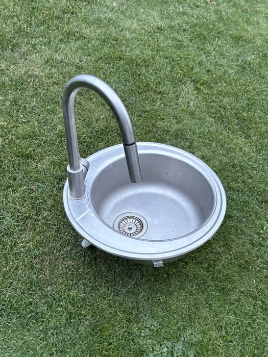 Zlew okrągły z baterią