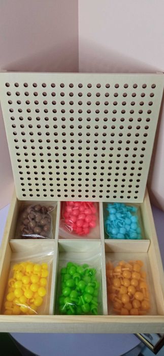 Деревянная пиксельная мозаика