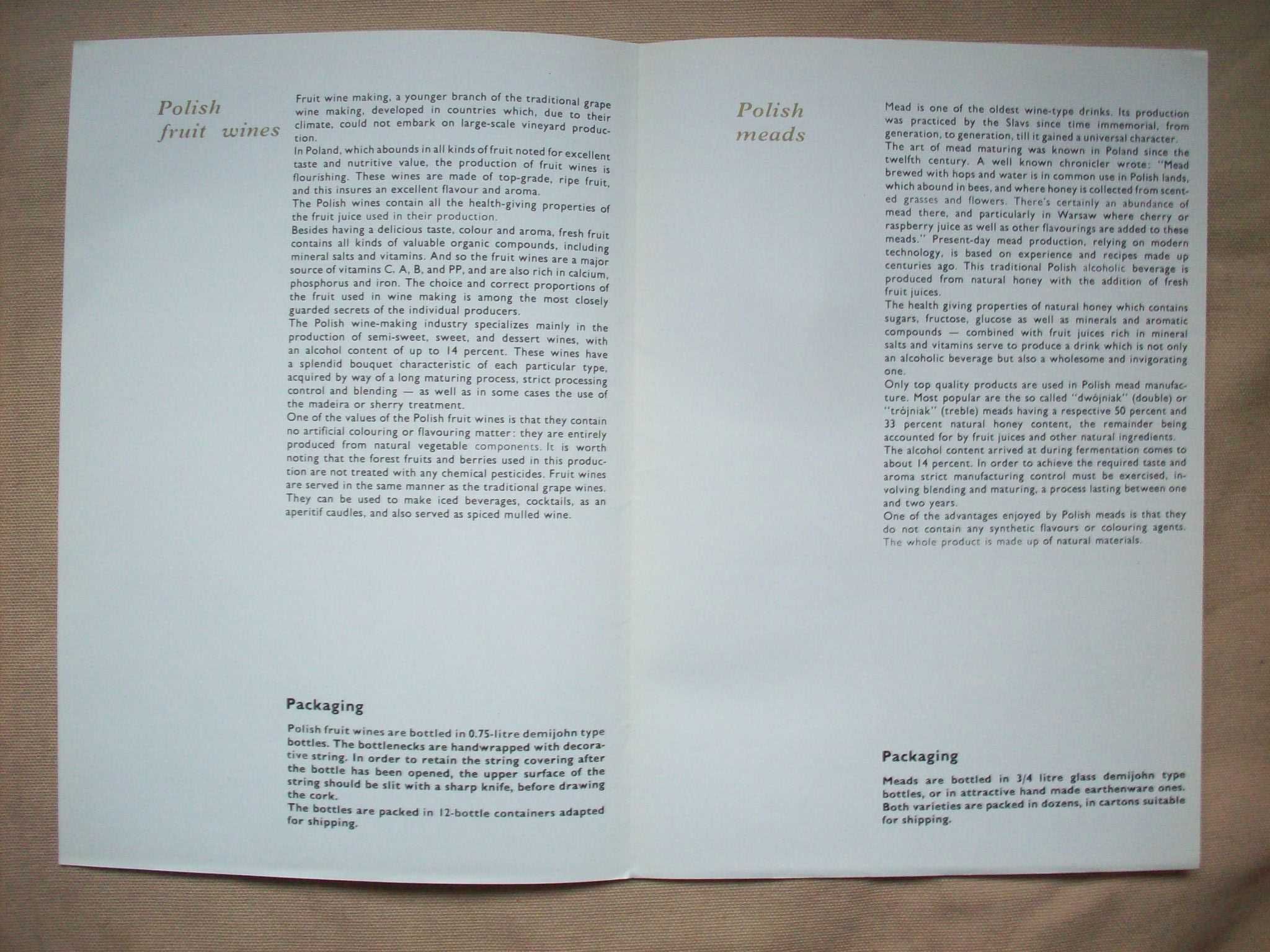 Wina owocowe i miody z Polski, stary folder Agros, po angielsku, PRL.