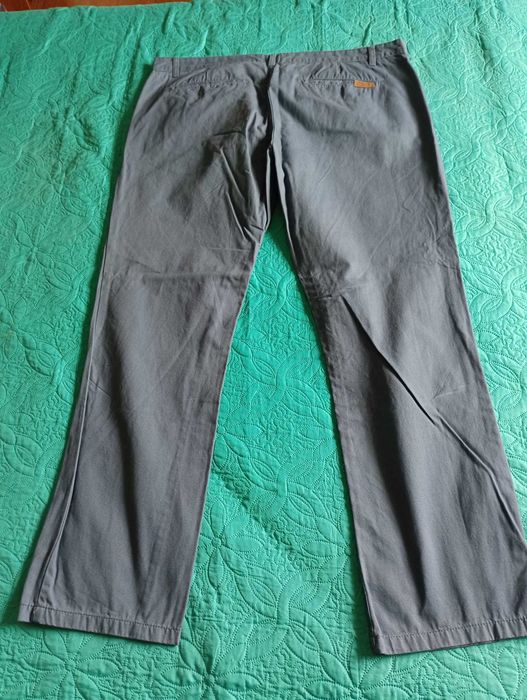 Três Pares de Calças de Homem