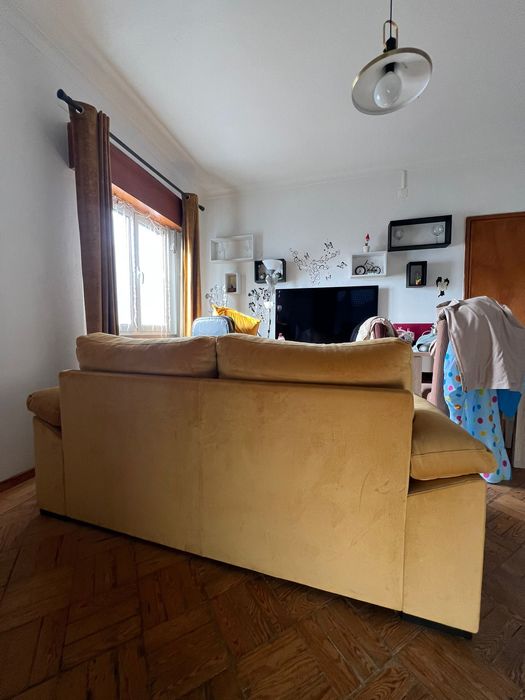 Sofá aveludado laranja (Dois Lugares)