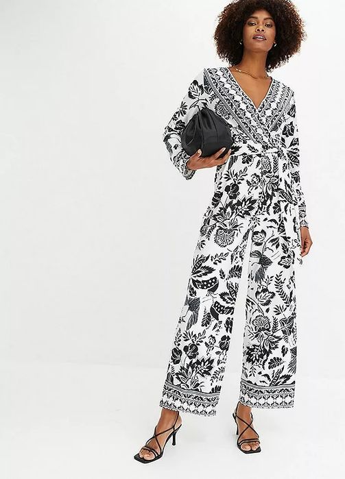 B.P.C kombinezon biały z czarnym nadrukiem ^40/42