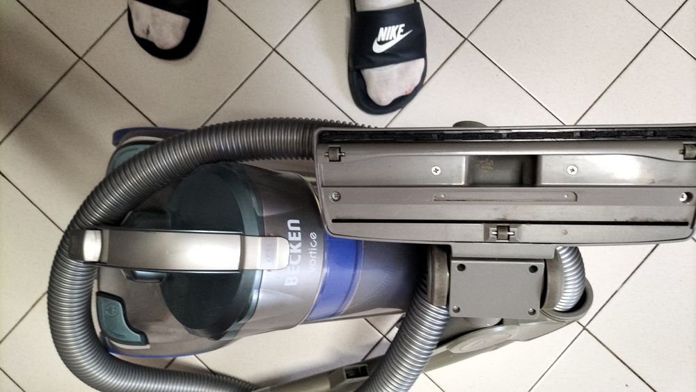 Aspirador com filtro de água