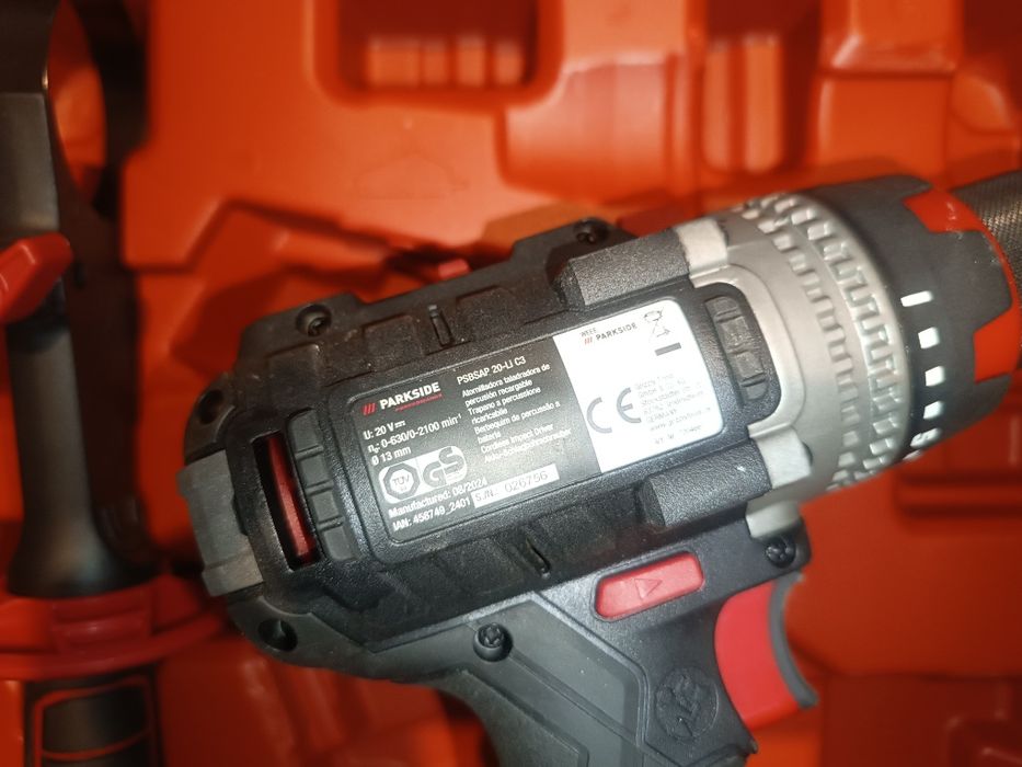 Aparafusadora com martelo