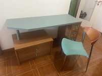 Secretaria com cadeira