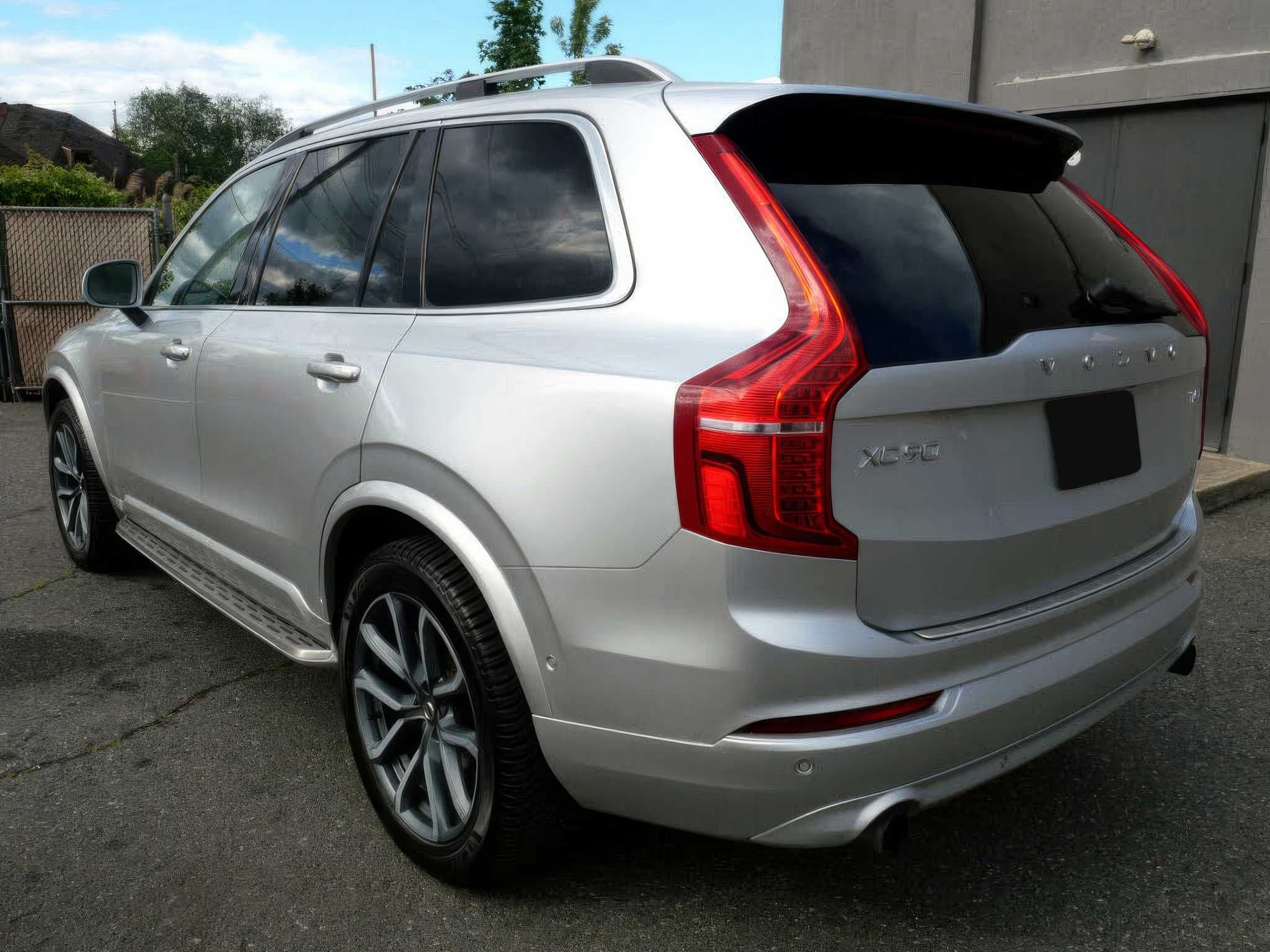 2018 Volvo XC90 T5 Momentum
