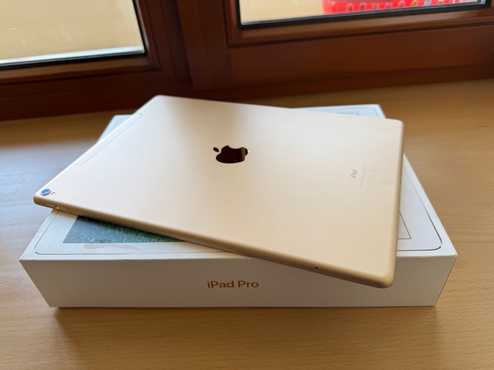 iPad Pro 12.9 (2017) WiFi + LTE, Gold + Apple Pencil