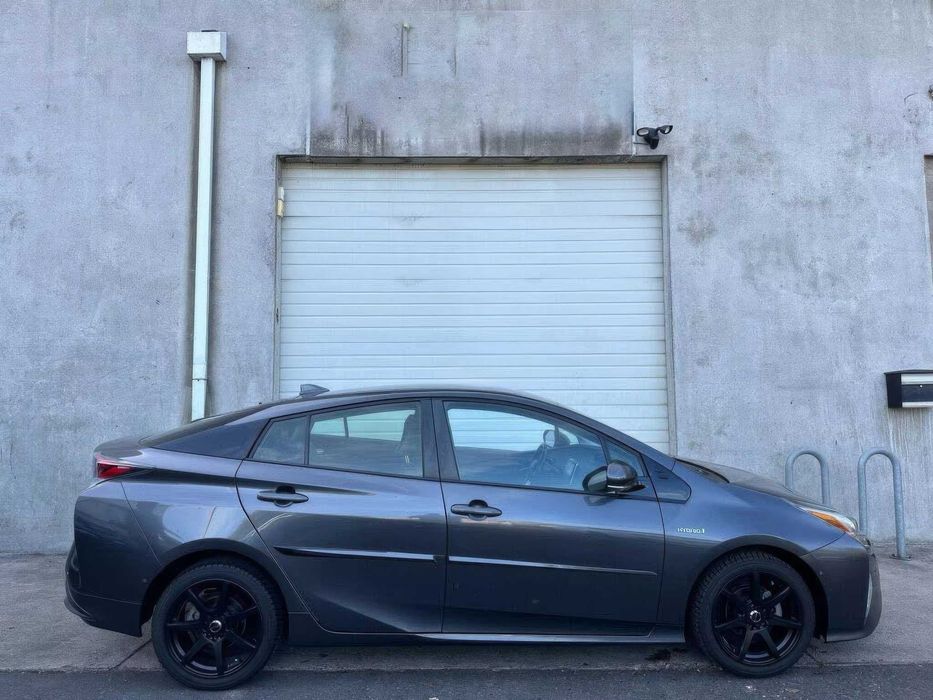 Toyota Prius Four Touring      2018