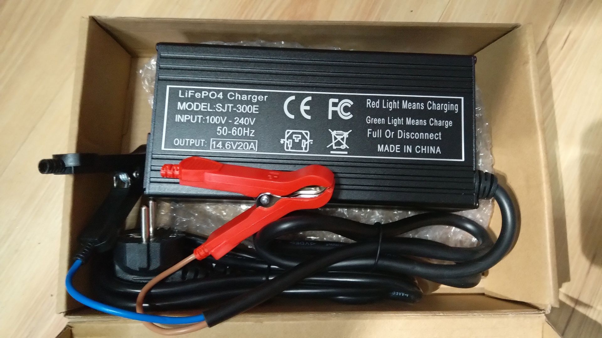 Ładowarka akumulatorów LiFePO 14,6V 20A