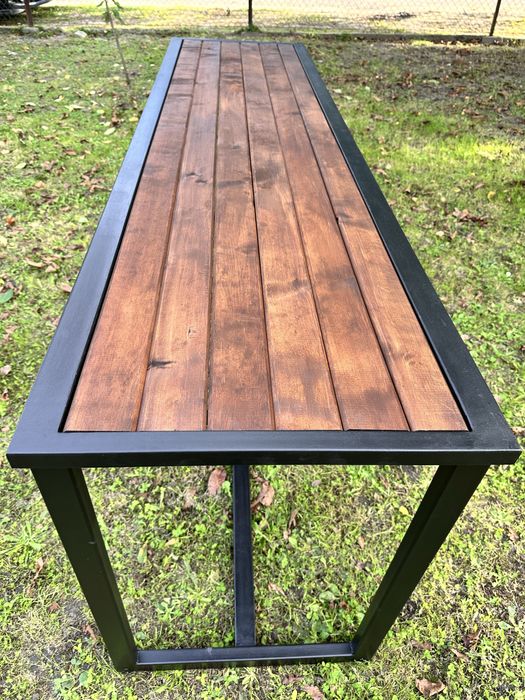 Mocny stół tarasowy z olchowym blatem – stabilny, ciężki, na lata