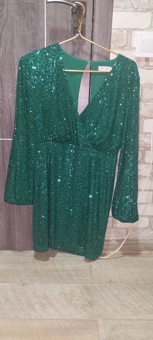 Святкова сукня в пайетках