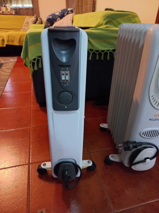 Vendo 2 aquecedores a óleo em bom estado.