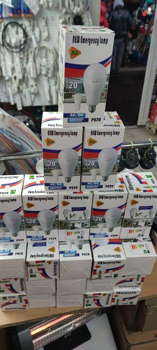 Лампочка з акумулятором  15 20 ват   підійде для кемпінг