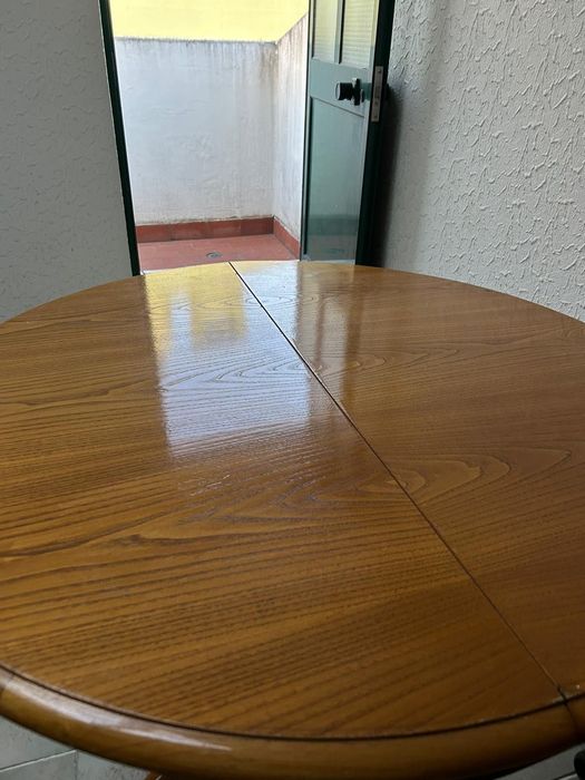 Mesa de cerejeira em ótimo estado
