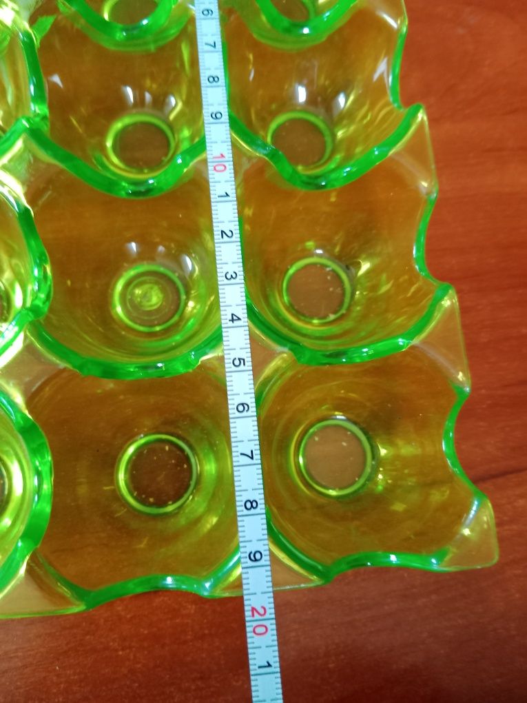 Plastikowy zielony talerz do jaj