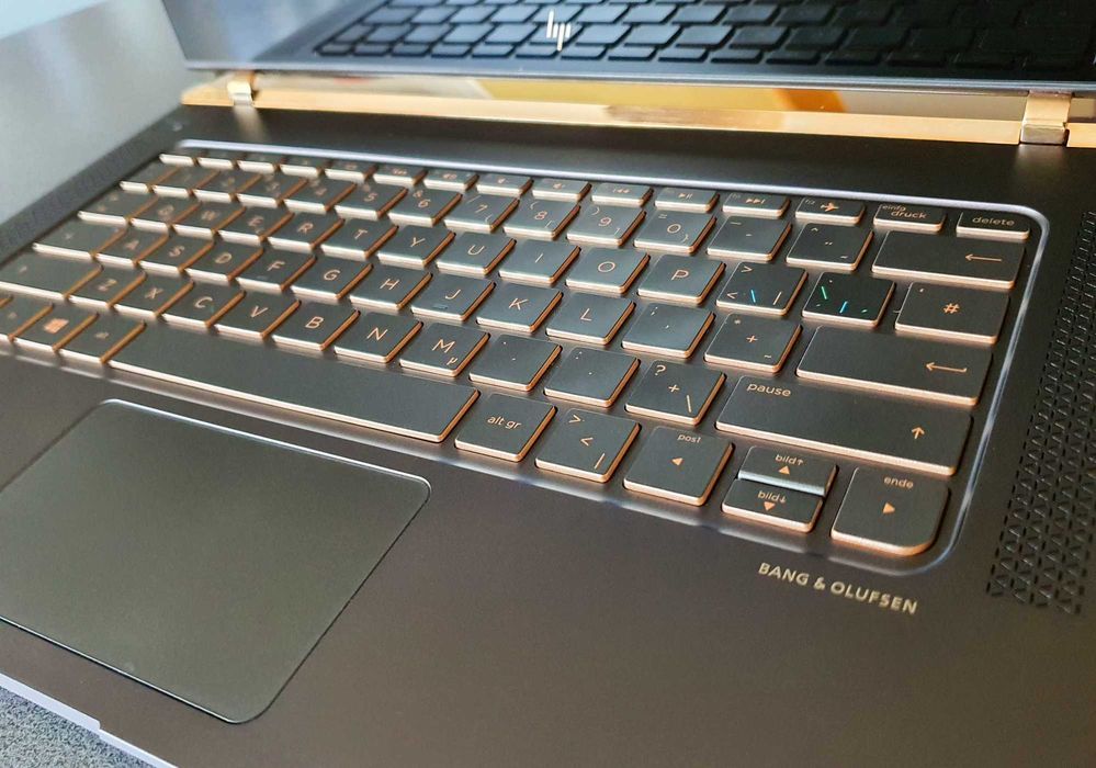 GOLD Windows11 HP Pro Spectre FHD wąski śliczny laptop Złoty usb-c SSD