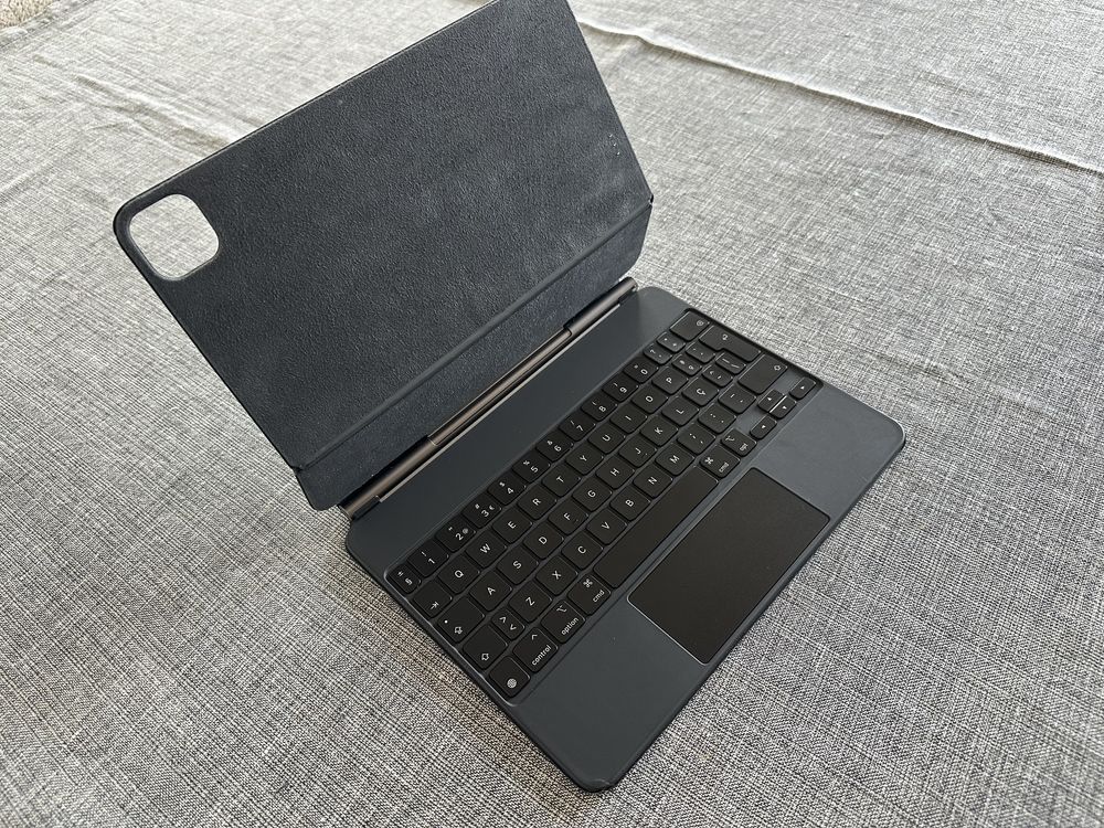 iPad Pro 11" Wifi+4G 1TB como novo, com caixa e magic keyboard