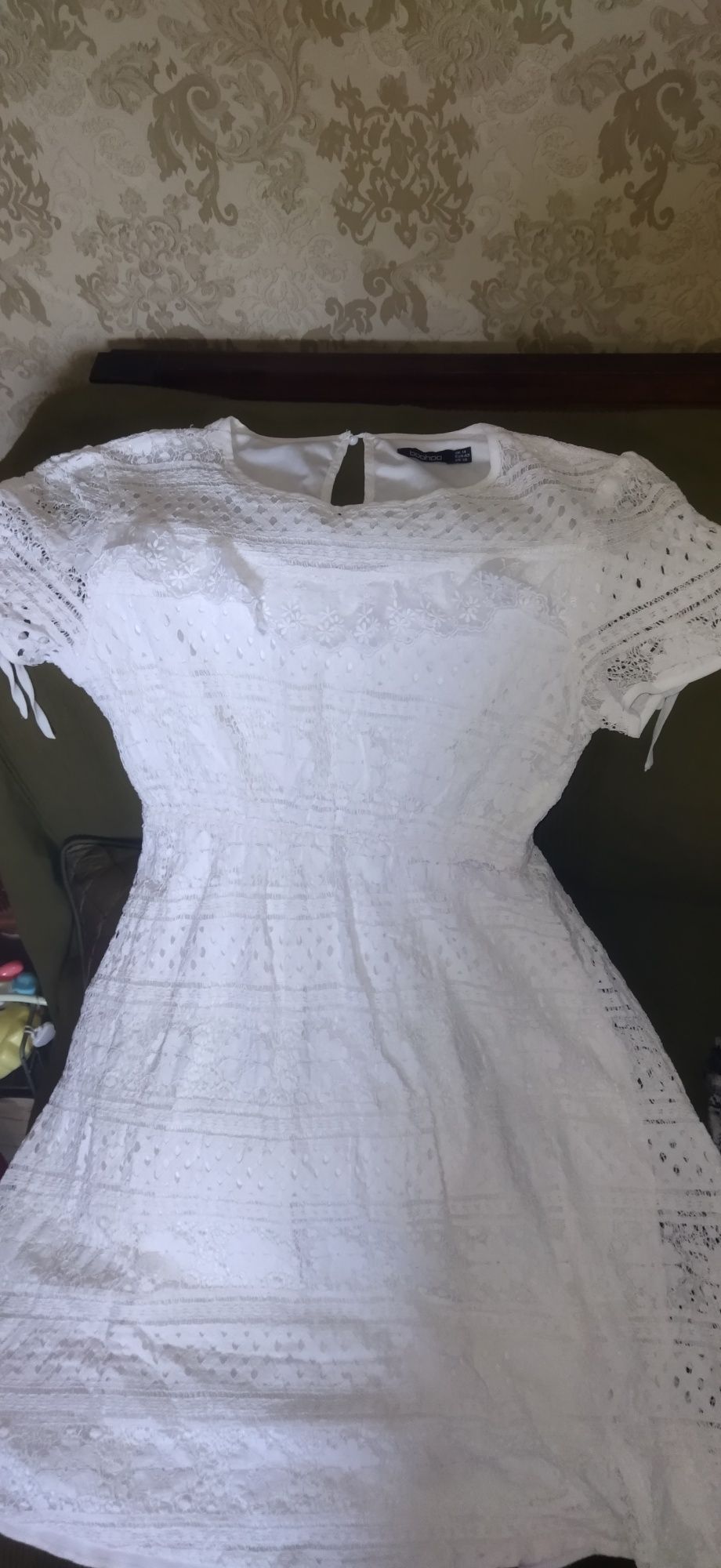 Белое платье кружевное Boohoo