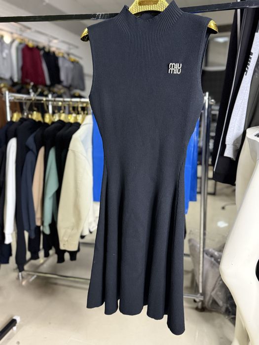 Сукня miu miu Люкс. Дорогий , якісний трикотаж. Розмір універсальний.