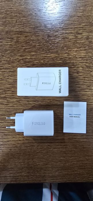 Carregador com 4 entradas