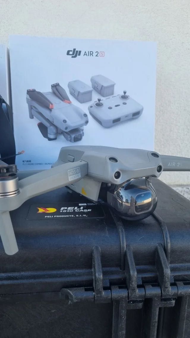 Drone DJI Air 2S com o pacote Fly More Combo
