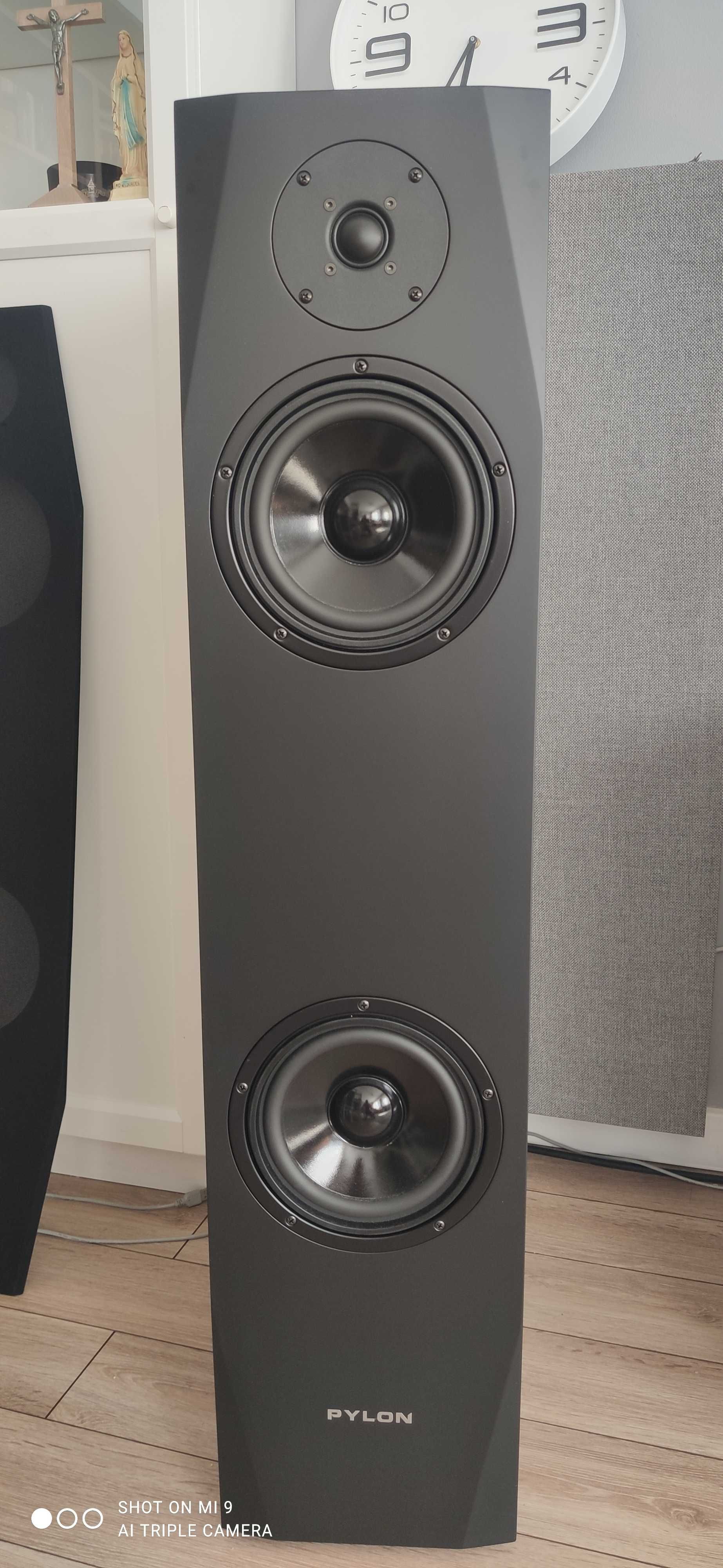 Pylon Sapphire 25, gwarancja 3,5 roku, stan bdb., czarne