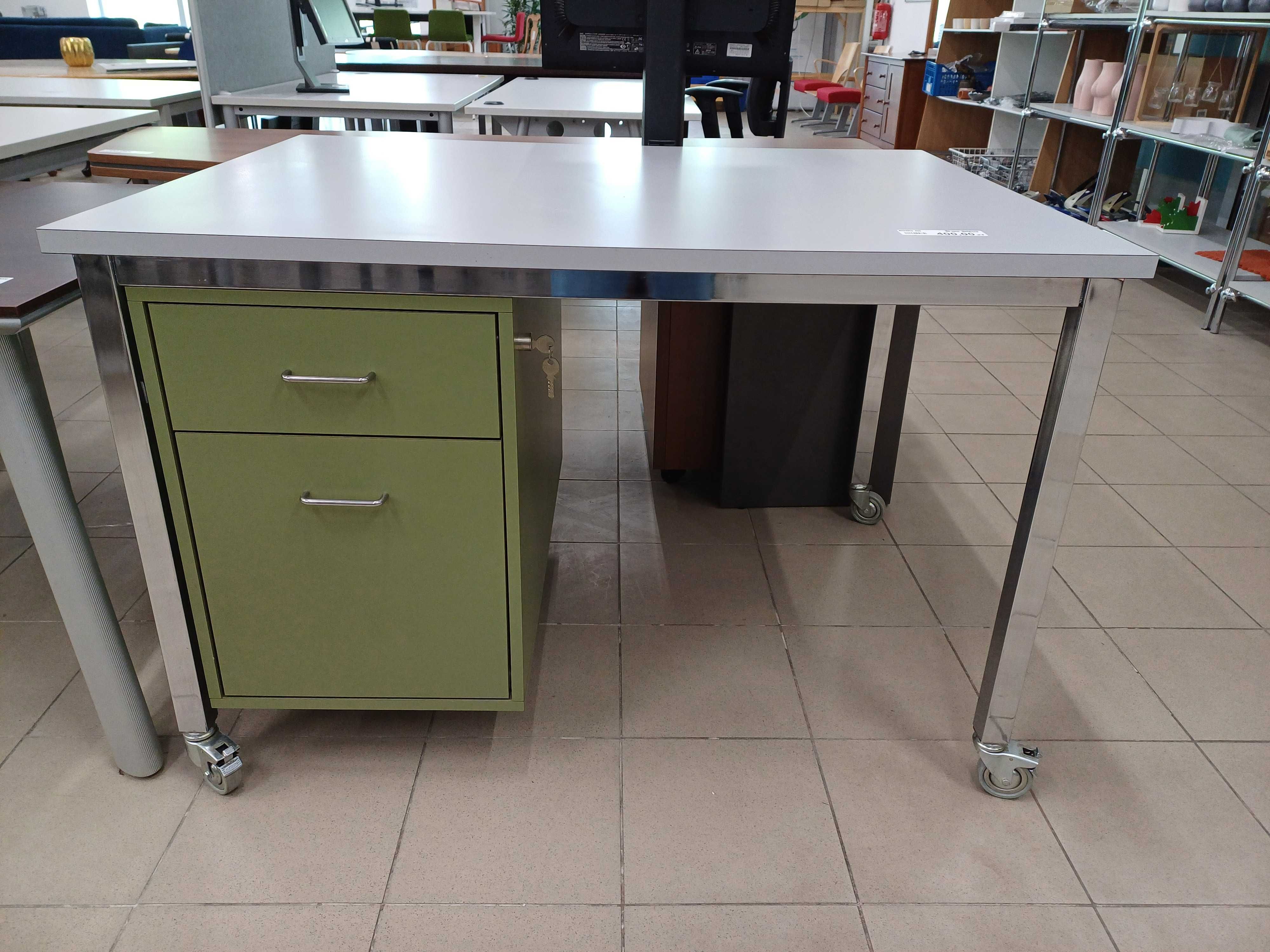 Oryginalne stabilne biurko z kółkami i  kontenerem