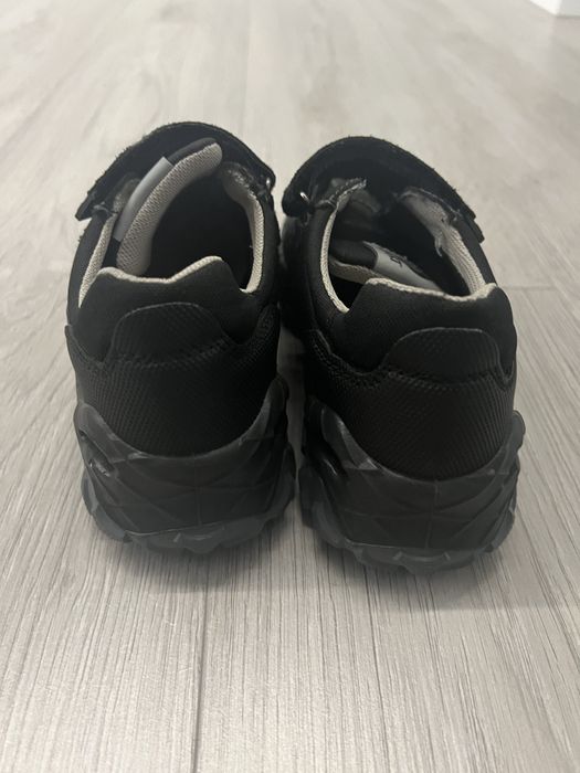 Натуральні  кросівки