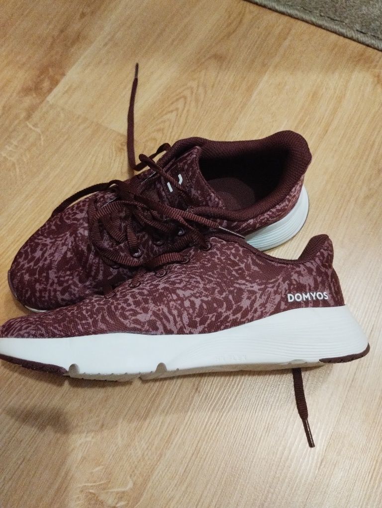 Buty sportowe Domyos r 38 damskie