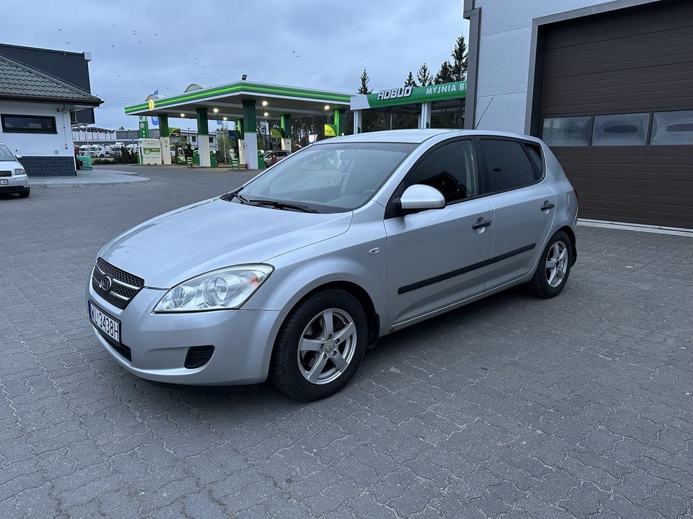 Kia Ceed 1.6 d       .