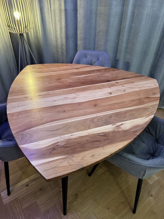 Stół z litego drewna o unikalnym kształcie do 6 osób | Stół drewniany