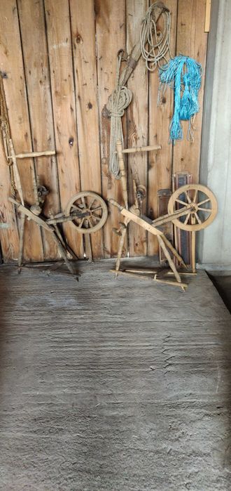 Kołowrotek do przędzenia wełny