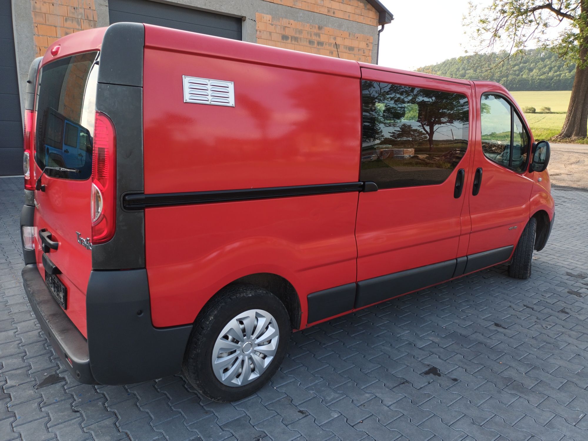 RENAULT  TRAFIC rok.2011 klimatyzacja czujnik parkowania wersja long .