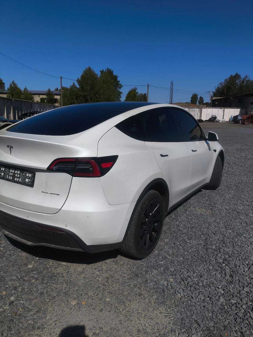 Tesla Model Y Long Range Dual Motor 21рік