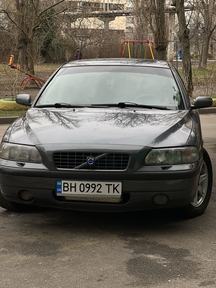 Продам машину VOLVO S60