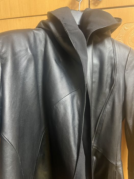 Шкіряна жіноча куртка
