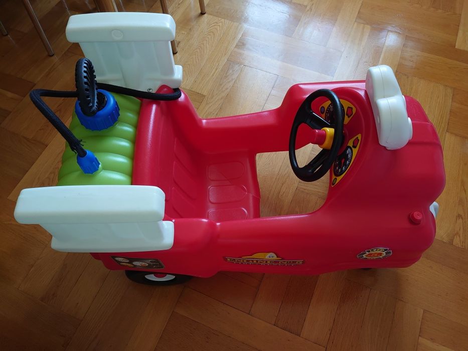 Straż pożarna Little Tikes Cozy Coupe Spray & Rescue Fire Truck odpych