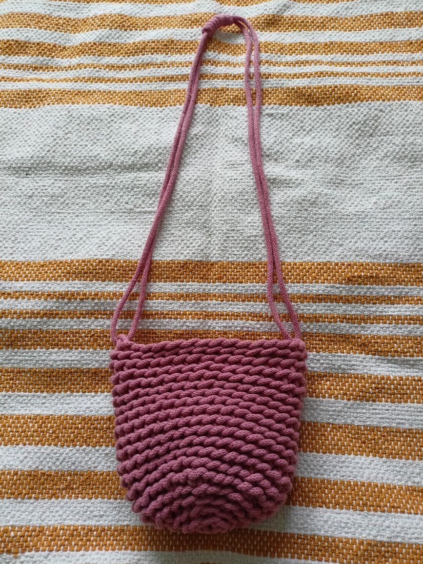 Szydełkowa torebka ze sznurka bawełnianego dla dziewczynki