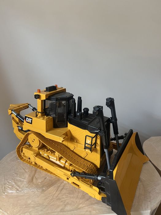 Гусенечний бульдозер Bruder CAT 1:16