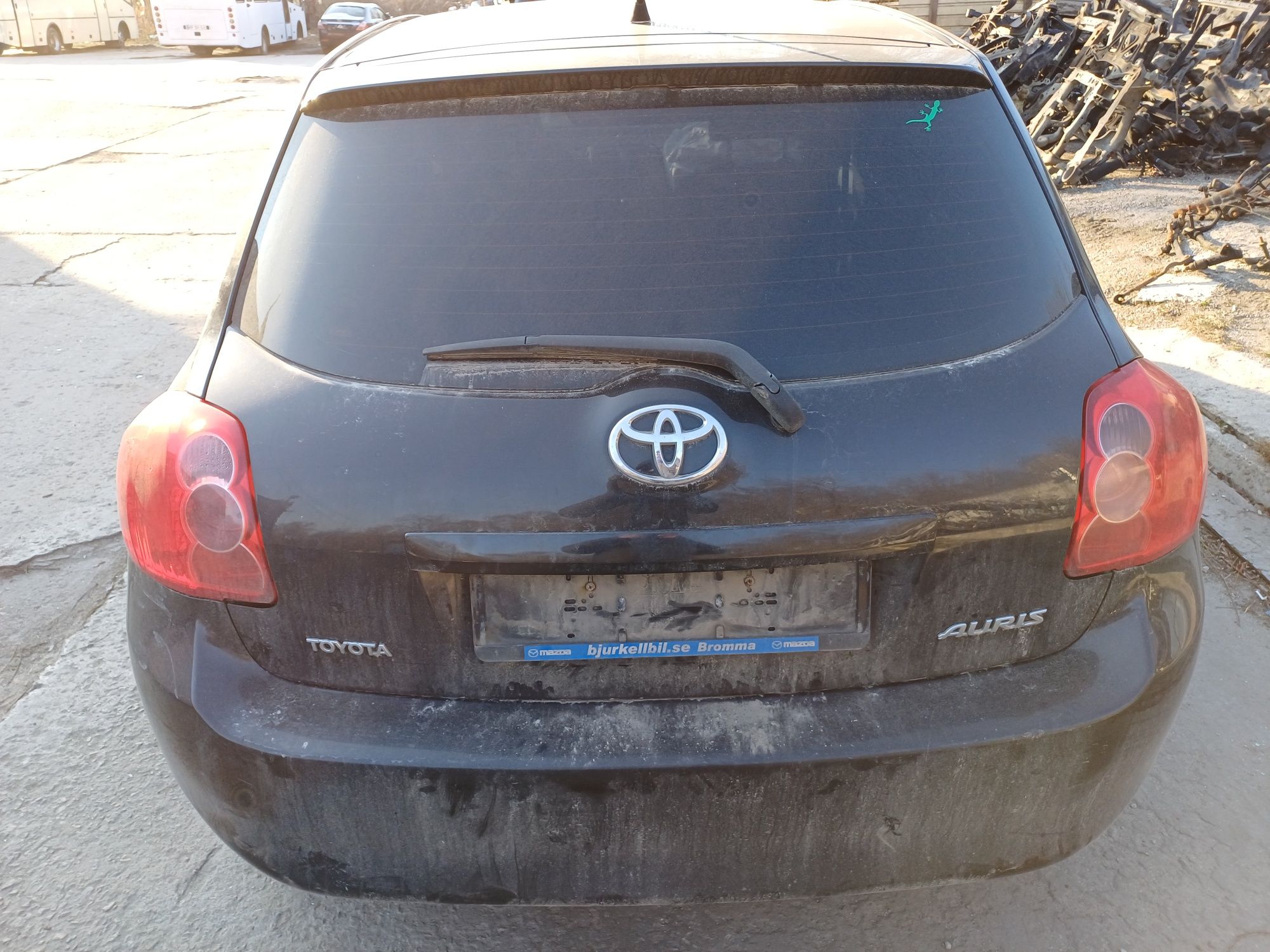 Бампер Toyota Auris задний в сборе