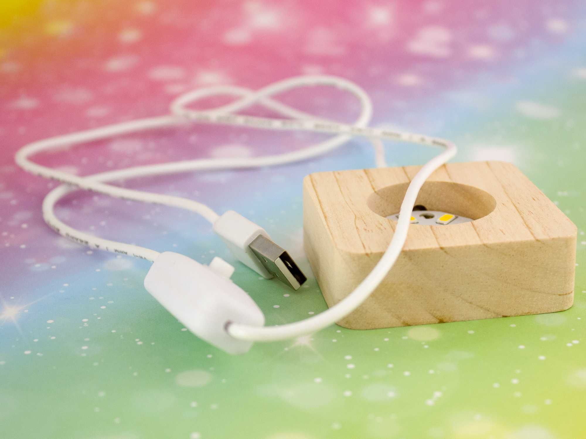 Podstawka LED USB Białe Ciepłe Światło pod Figurkę Piramidkę - 6x6 cm