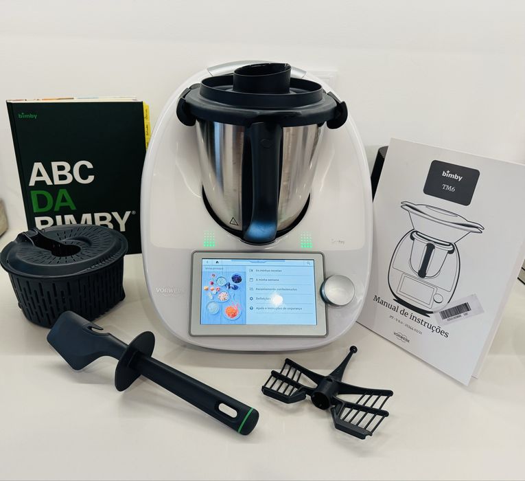 Bimby TM6 (com varoma, cesto, borboleta, espátula e livro ABC)