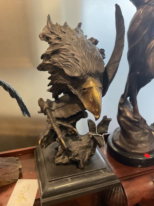 Escultura de águia em bronze altura 38 cm /outros anúncios abaixo