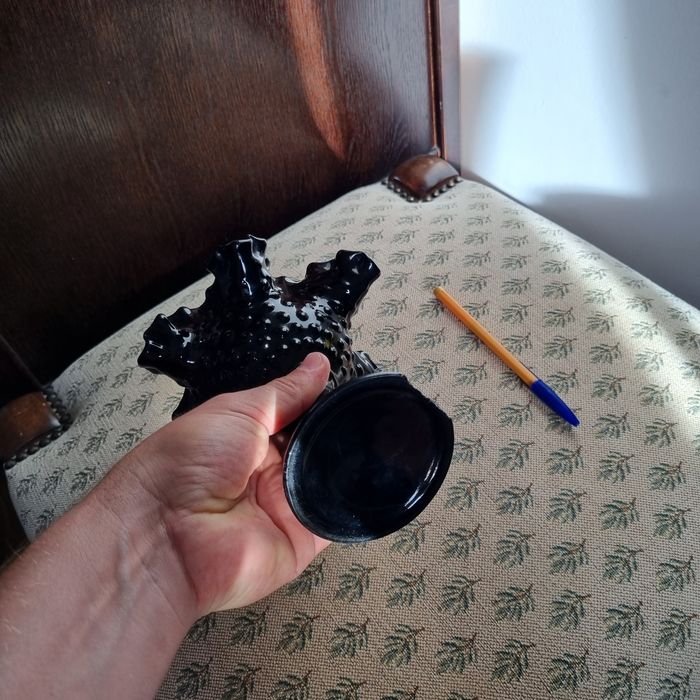 Cukiernica PRL czarna,  szkło kolorowe, mały ubytek szkła