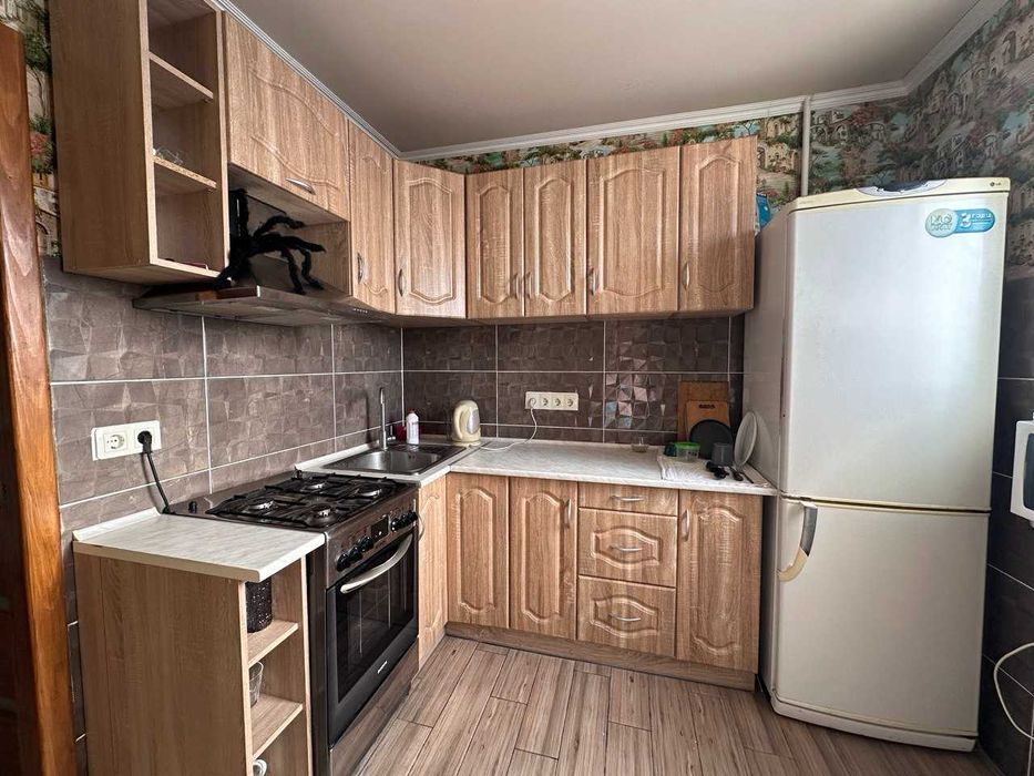 Продаж трикімнатної квартири в Києві, з ремонтом та меблями