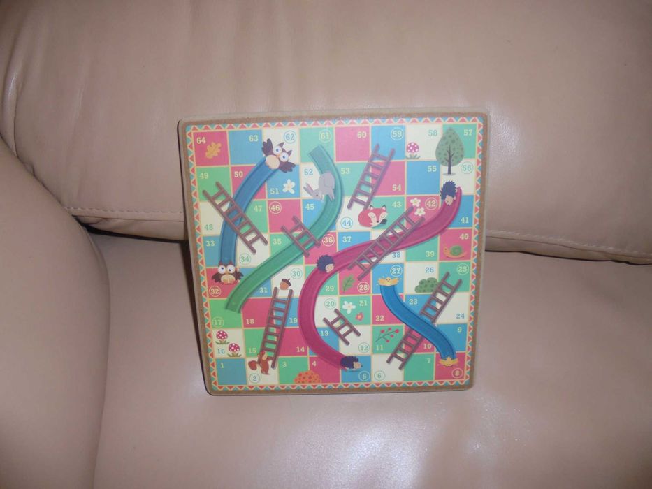 jogo das escadas e dos escorregas para criança